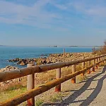 Rez De Jardin 38m² A Avec Vue Et Parking Prive - Fr-1-472a-129 Sète