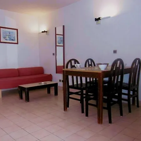 Rez-de-jardin A Sete: 2 Pieces, Piscine, Parking, Terrasse - Fr-1-472a-129