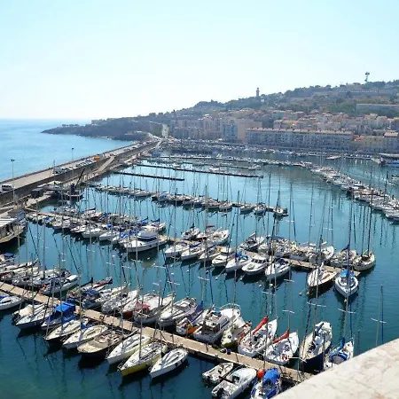 Apartment Rez-de-jardin A Sete: 2 Pieces, Piscine, Parking, Terrasse - Fr-1-472a-129