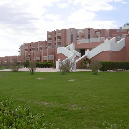 Rez-de-jardin A Sete: 2 Pieces, Piscine, Parking, Terrasse - Fr-1-472a-129