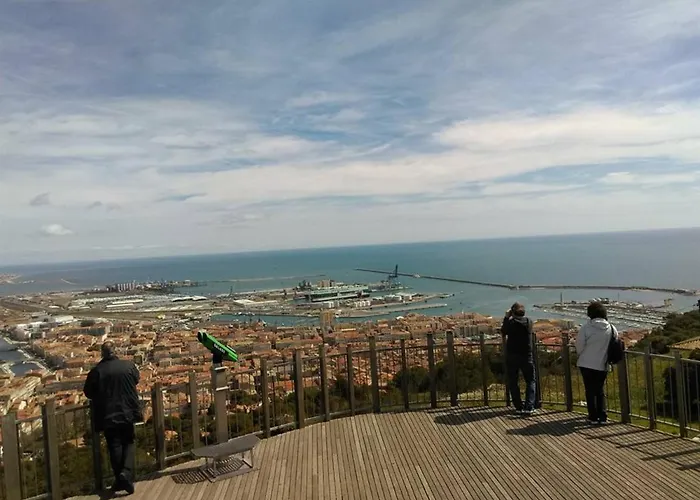 Rez De Jardin 38M² A Sete Avec Vue Mer Et Parking Prive - Fr-1-472A-129 *