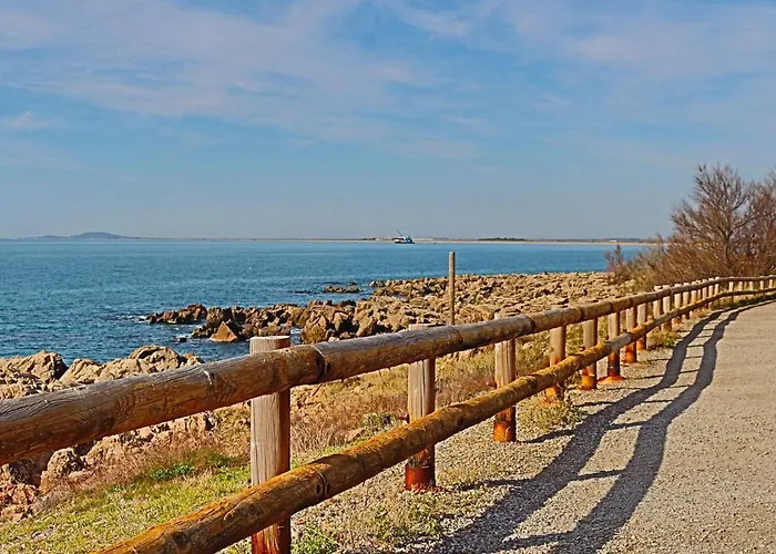 Rez De Jardin 38M² A Sete Avec Vue Mer Et Parking Prive - Fr-1-472A-129 Sète