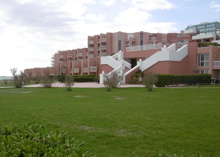 Rez De Jardin 38M² A Sete Avec Vue Mer Et Parking Prive - Fr-1-472A-129