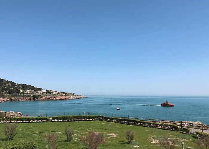 Rez De Jardin 38M² A Sete Avec Vue Mer Et Parking Prive - Fr-1-472A-129 דירה Sète